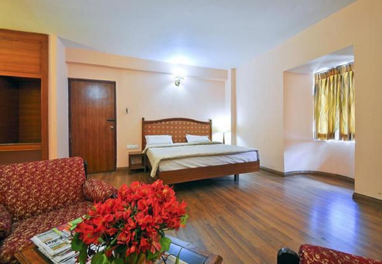 Hotel Blue Bird Утакаманд Экстерьер фото