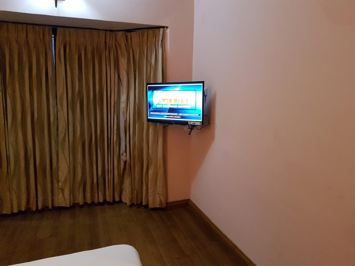 Hotel Blue Bird Утакаманд Экстерьер фото